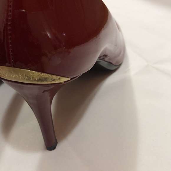 Calvin Klein-Burgundy Patent Heels - Picture 9 of 13